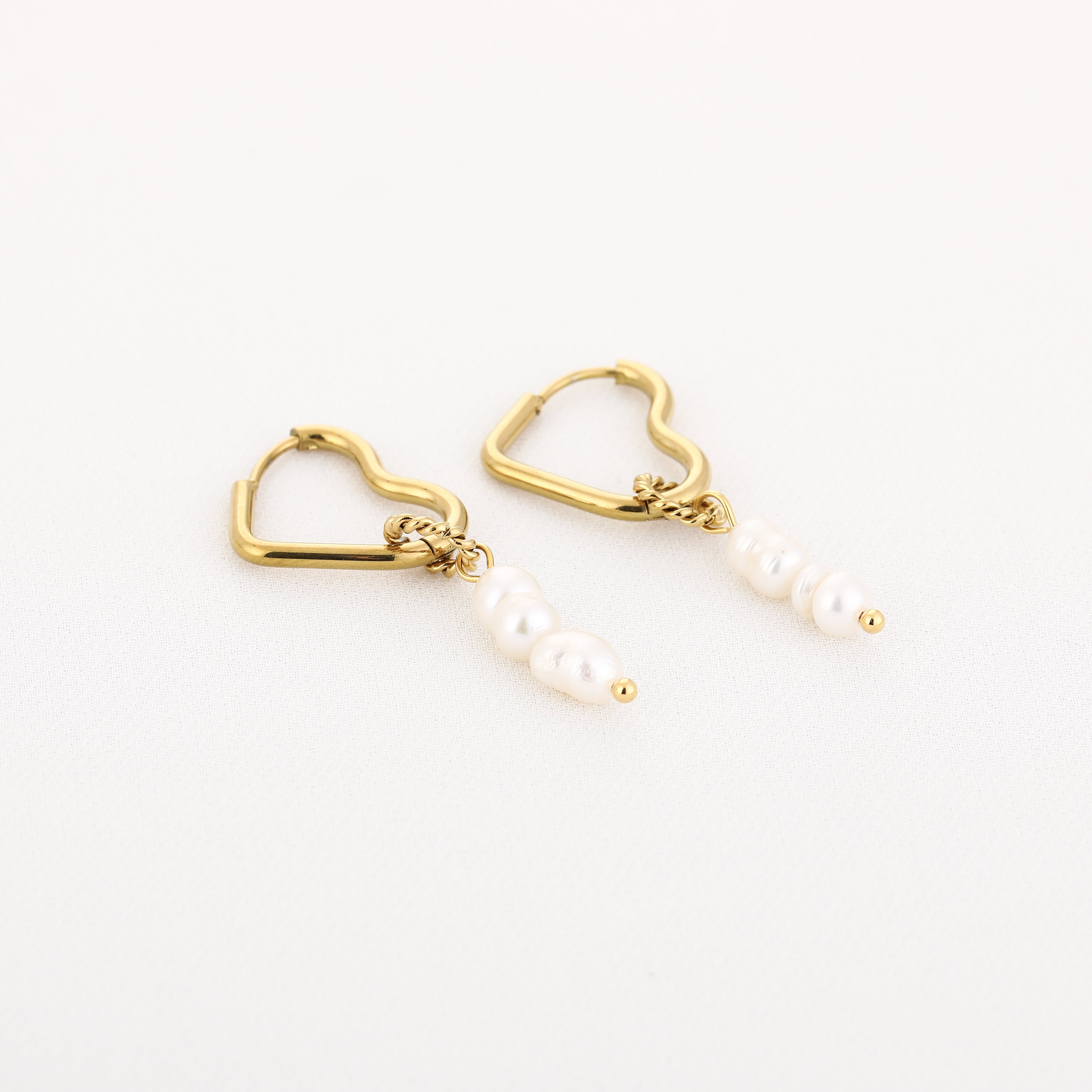 Heart Pearl Earrings Gold
