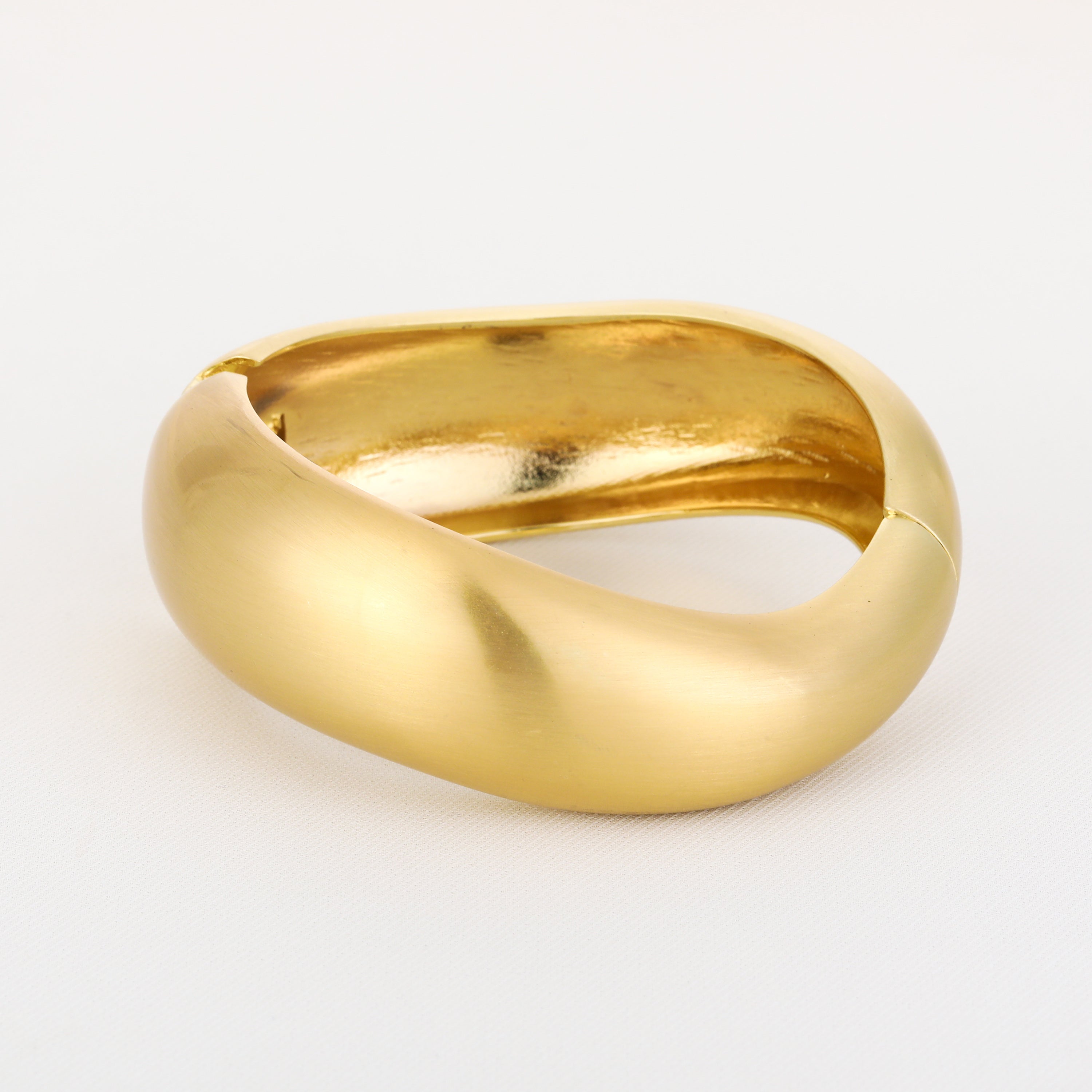 Bold Twist Matte Bracelet Gold