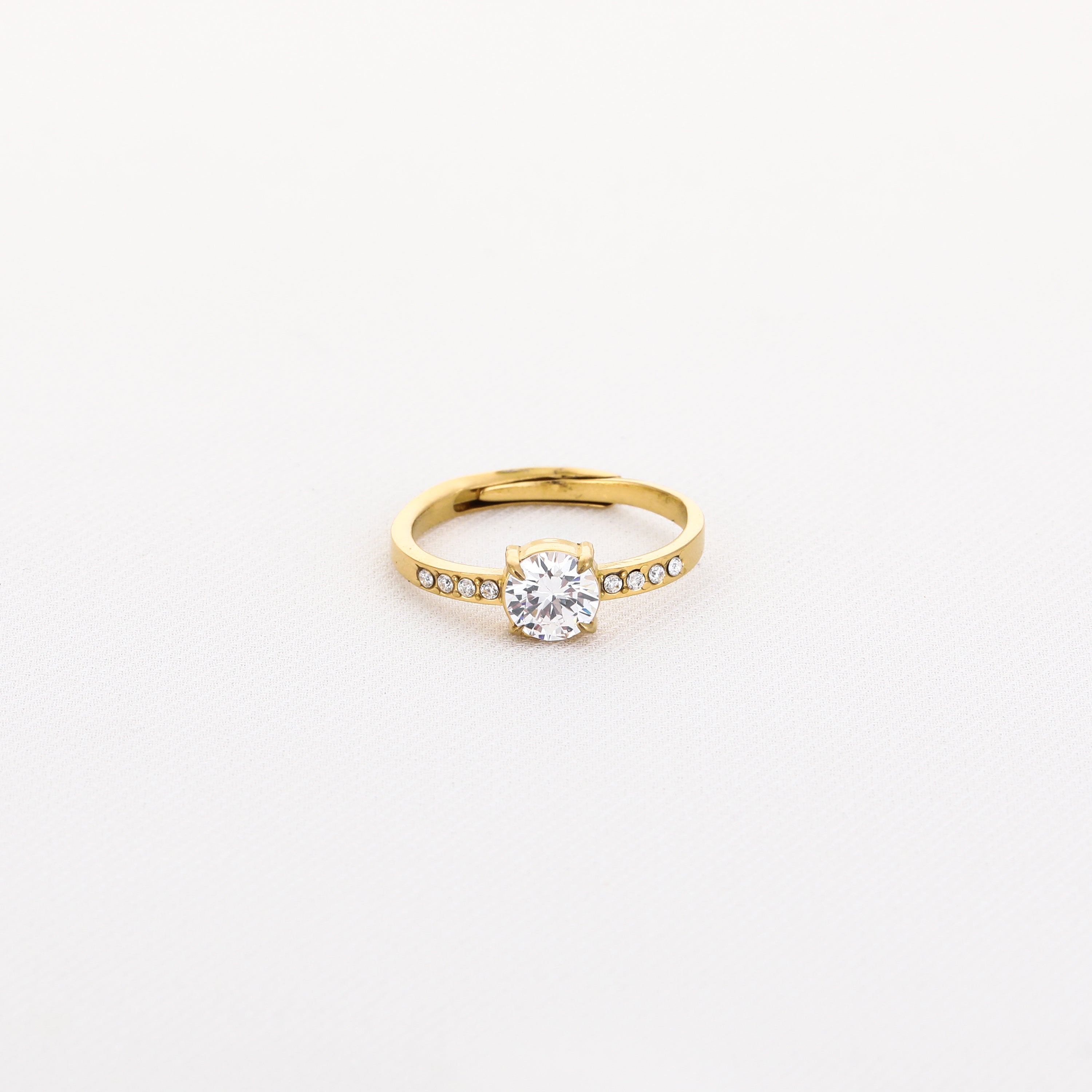 Elegant Sparkle Ring Gold